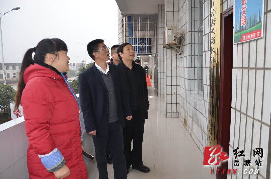 岳塘区社区惠民项目和社区服务规范化建设获市检查组肯定