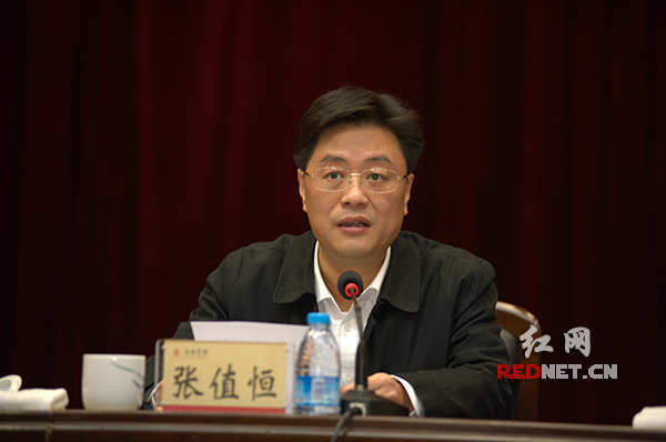 省政府副秘书长张值恒宣读省委书记、省人大常委会主任徐守盛的重要批示。