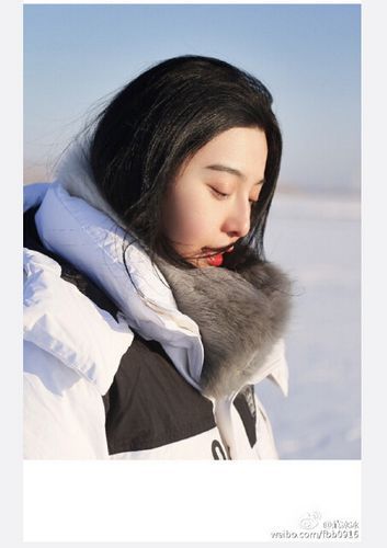 范冰冰晒雪地美照侧颜清新分享情感美文秀幸福