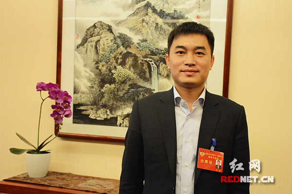 政协委员李勇建议，要出台专项政策来科学处理生活垃圾。