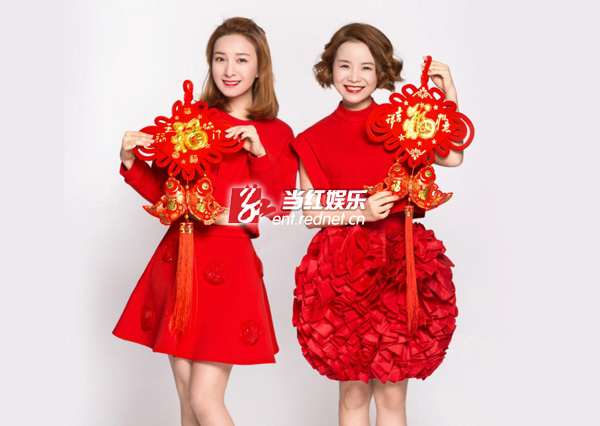 手持新春福字送喜庆 图片来源:红网娱乐