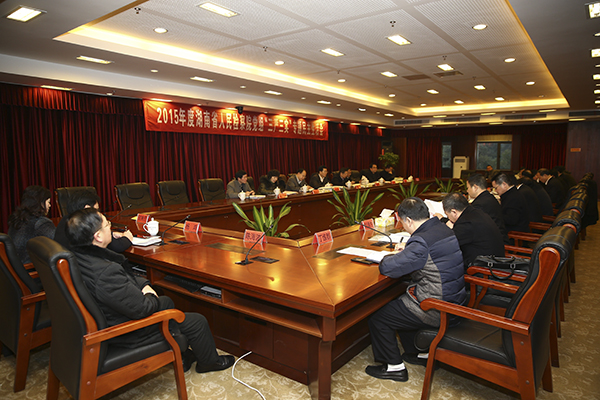 1月19日上午，湖南省人民检察院党组召开“三严三实”专题民主生活会。