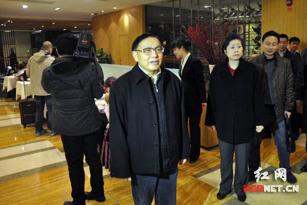 1月21日上午，湖南省政协副主席武吉海[左二]率队检查了湖南省两会委员驻地和会场准备工作情况。