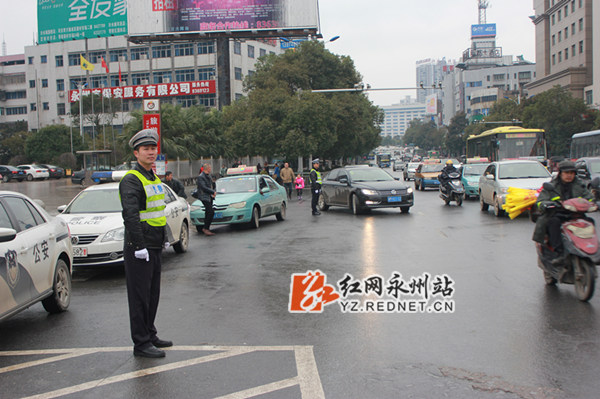 交警定点守岗