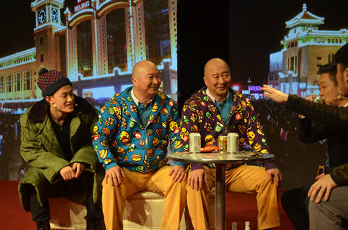 “双胞胎笑星”建国国庆小品表演