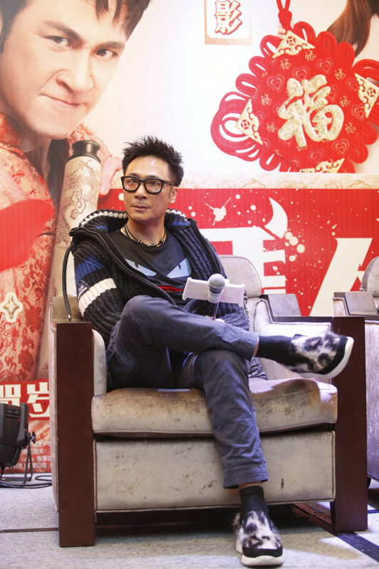 吴镇宇倾听提问