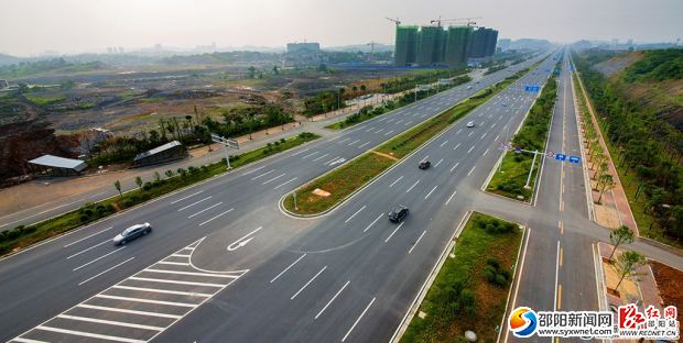 邵阳市区世纪大道北路主体工程已完成 车辆可