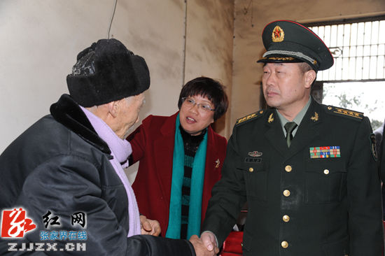 杨昌永深入桑植县浸峪村开展慰问调研