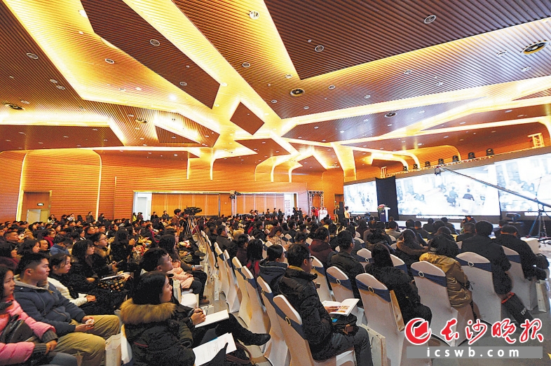 　　昨日，“创业创新，赢在天心”——长沙市天心区“互联网+”创业创新菁英汇活动现场人气爆棚。　　除署名外均为长沙晚报记者 石祯专 摄