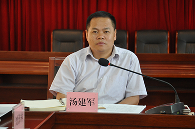 湖南省社科联党组成员、副主席、研究员 汤建军