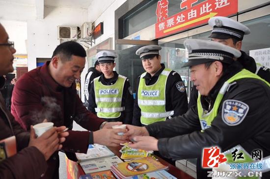 张家界交警全面打响2016年春运交通安全保卫战