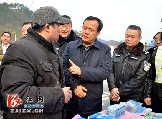 刘桦带队检查春运工作