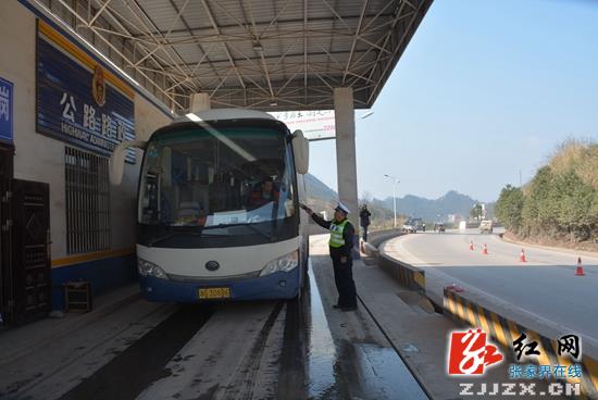 【交警直通车】各部门齐抓共管 桑植“春运”一盘棋