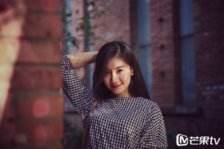 李炳然报名芒果TV超级女声 尽显甜美范儿