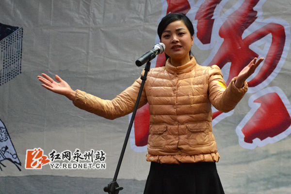 来自澄江中学的唐海燕选手演讲《撑起道德的天空》