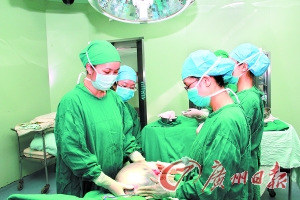 近花甲女子肚子变大以为是发胖腹中长15斤肿瘤