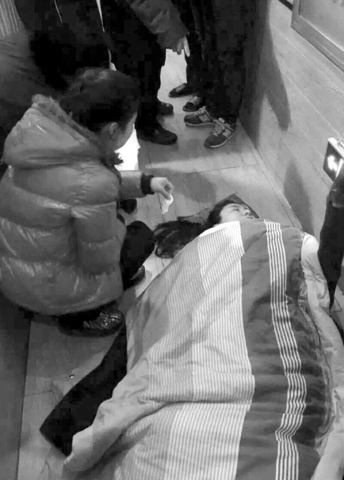 顾客吃烤肉一氧化碳中毒5人住院 饭店闭门谢客