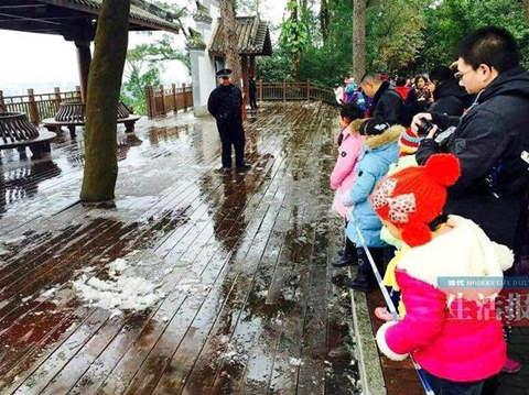 闽粤赣迎同期罕见强降雨 华北黄淮起霾