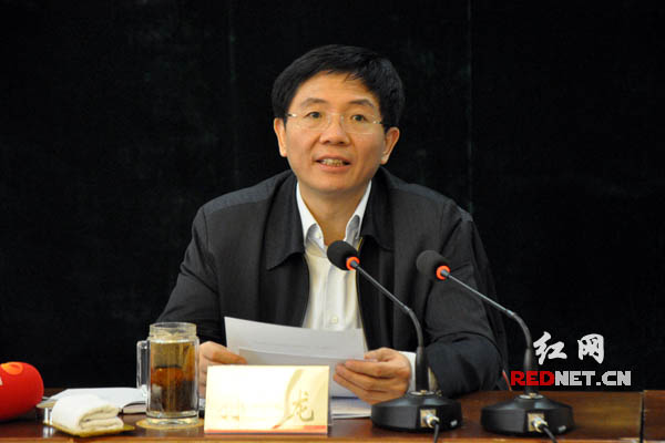 湖南省委副书记孙金龙参加民革、民进、致公和无党派的联组讨论。