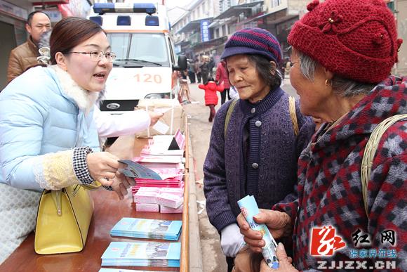 慈利县送医送药送爱心 卫生惠民显真情