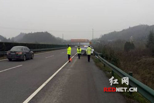 交警赶到现场进行处置