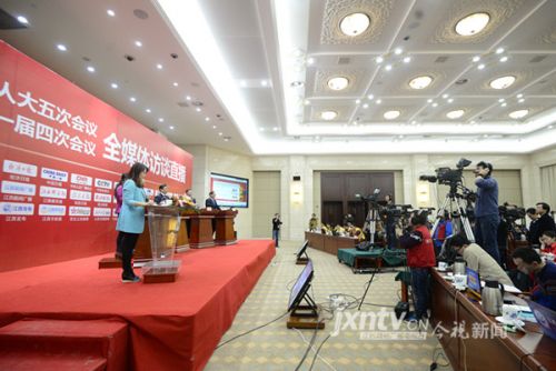 江西“两会”第3场全媒体访谈聚焦生态文明建设(记者胡康林 摄)