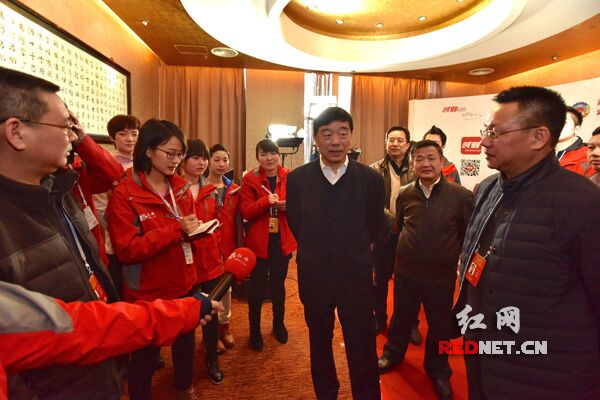 湖南省人大常委会副主任于来山、谢勇看望红网新闻工作者。