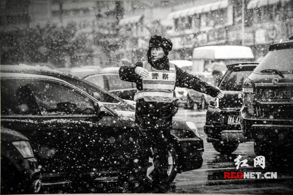 展览上的金奖作品《岗位》。