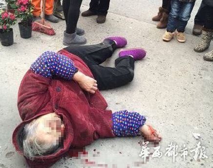 妈妈没拔车钥匙