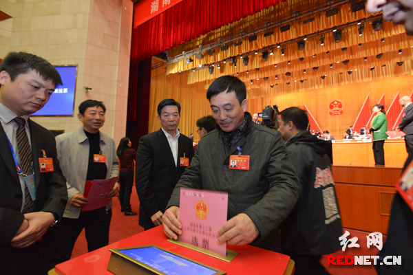 投下光荣而神圣的一票。