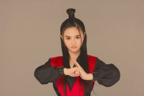 N队演绎中国古代少侠风 费沁源