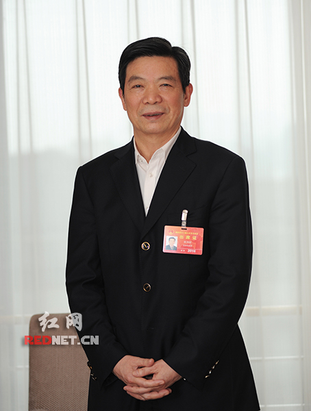 湖南省人大代表、湖南兴旺集团董事长候兴旺建议，出台相关政策和制度，鼓励民营企业联合参与PPP项目建设，推进PPP深入发展。