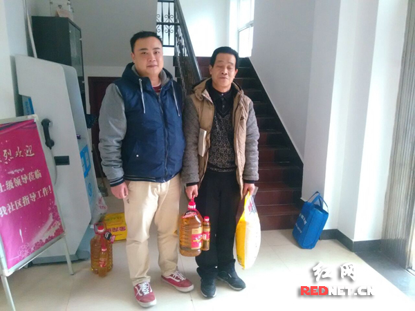 “小社区、大戒毒”志愿帮扶队送温暖进社区活动来到砚瓦池社区，与辖区内6名社区戒毒和社区康复人员座谈，了解情况，精准帮扶。