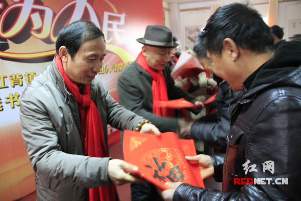 新年赠“福”。