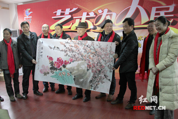 为人民献书画。