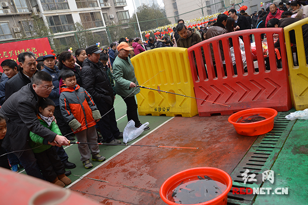 1月30日，电院社区迎新春游艺活动现场。