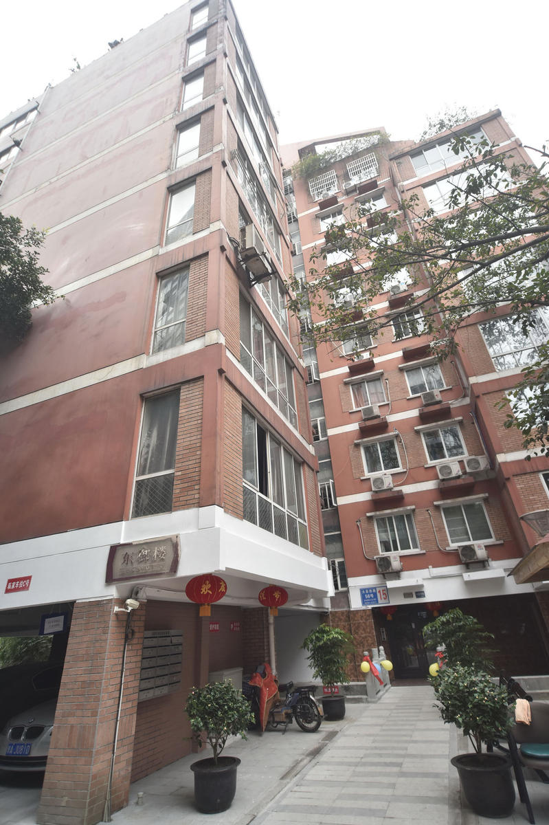 成都23户业主众筹40万 老小区变身“星级酒店”