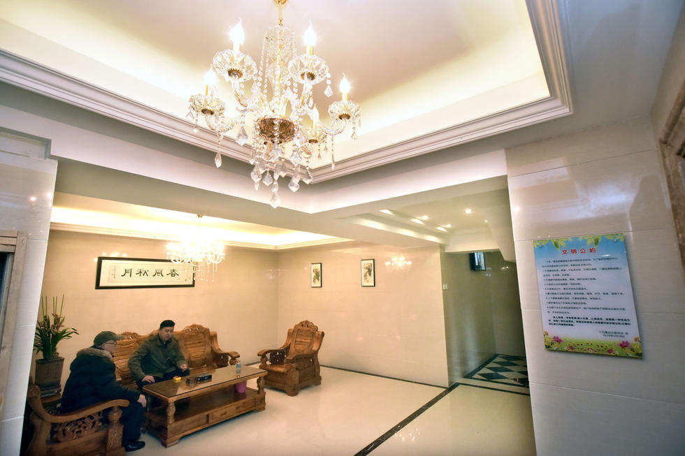 成都23户业主众筹40万 老小区变身“星级酒店”