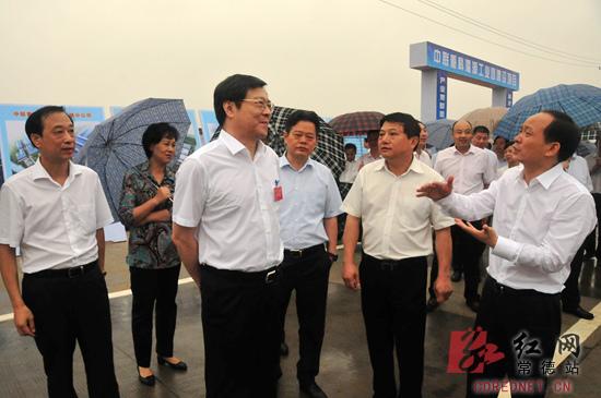 6月17日，湖南省创新创业园区“135”工程暨洞庭湖生态经济区现场推进会在常德召开。会前，杜家毫一行前往查看情况。
