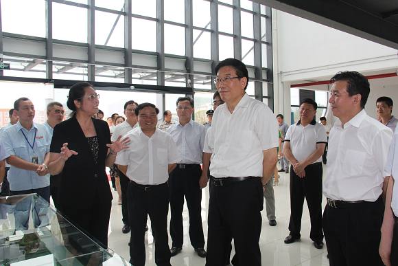 8月21日，徐守盛到湘潭天易示范区调研，了解园区建设和企业发展情况，并参观了湖南珠江啤酒有限公司的生产车间。