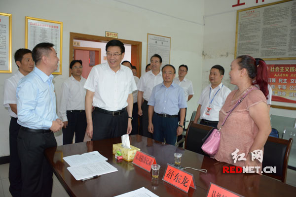 9月23日，徐守盛到芷江侗族自治县信访局调研信访工作。