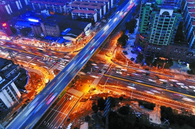 2月3日傍晚，长沙市东二环杨家山立交桥，道路交通较为通畅。当天，该桥改造完工，实现南北双向8车道、东西双向10车道全面放开交通。
