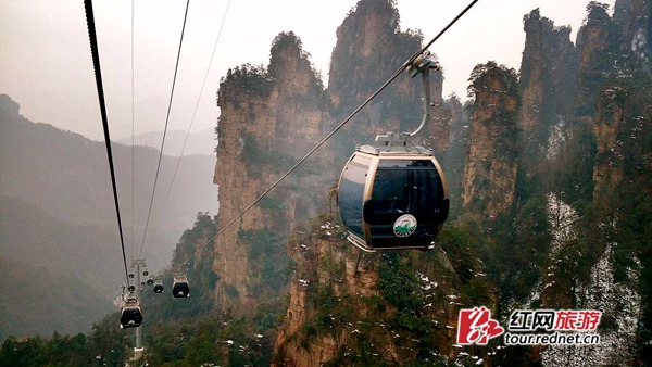 6日上午，升级改版后的张家界天子山索道成功运行。