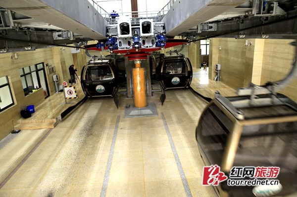 新索道不仅外形亮眼，吊箱、讲解系统等基础设施也大大升级。