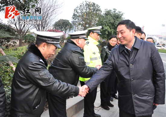 【简讯】春节“倒计时” 王志刚看望一线值班人员