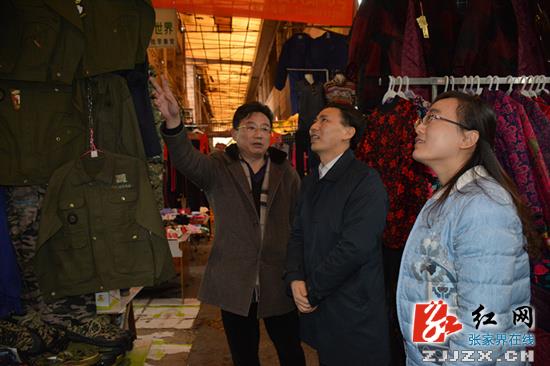 永定区：祝云武检查市城区节日市场