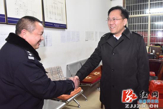 【警视窗】胡志文看望慰问坚守一线值班备勤民警