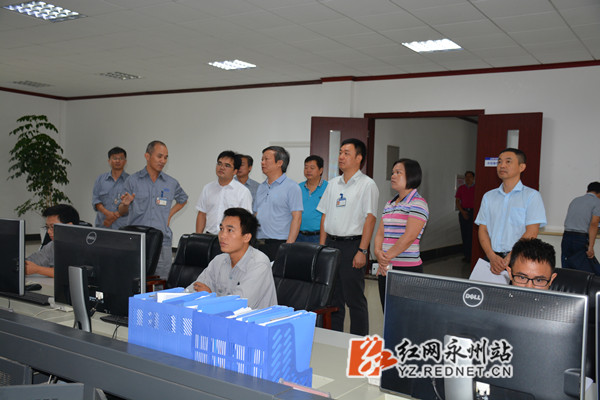 在江华海螺水泥有限公司生产监控室参观.jpg