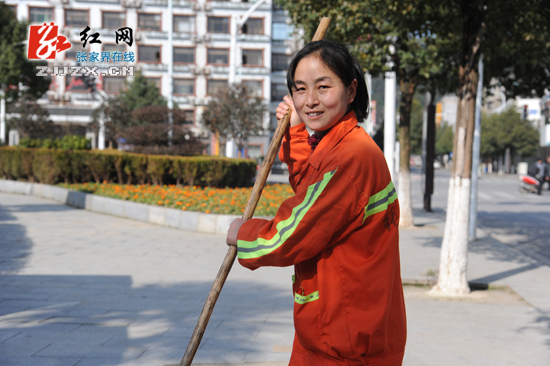 【新春走基层】他们用微小的力量 守护城市的形象