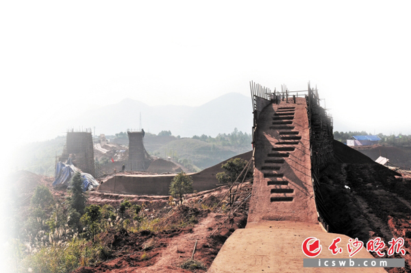 炭河古城古阙建设现状。 长沙晚报通讯员 戴震寰 摄